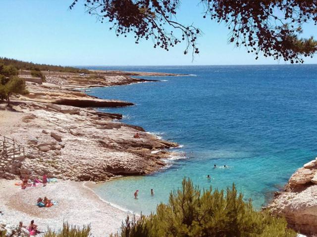 Ferienwohnung Sous Le Soleil Des Alpilles Mouries Exterior foto